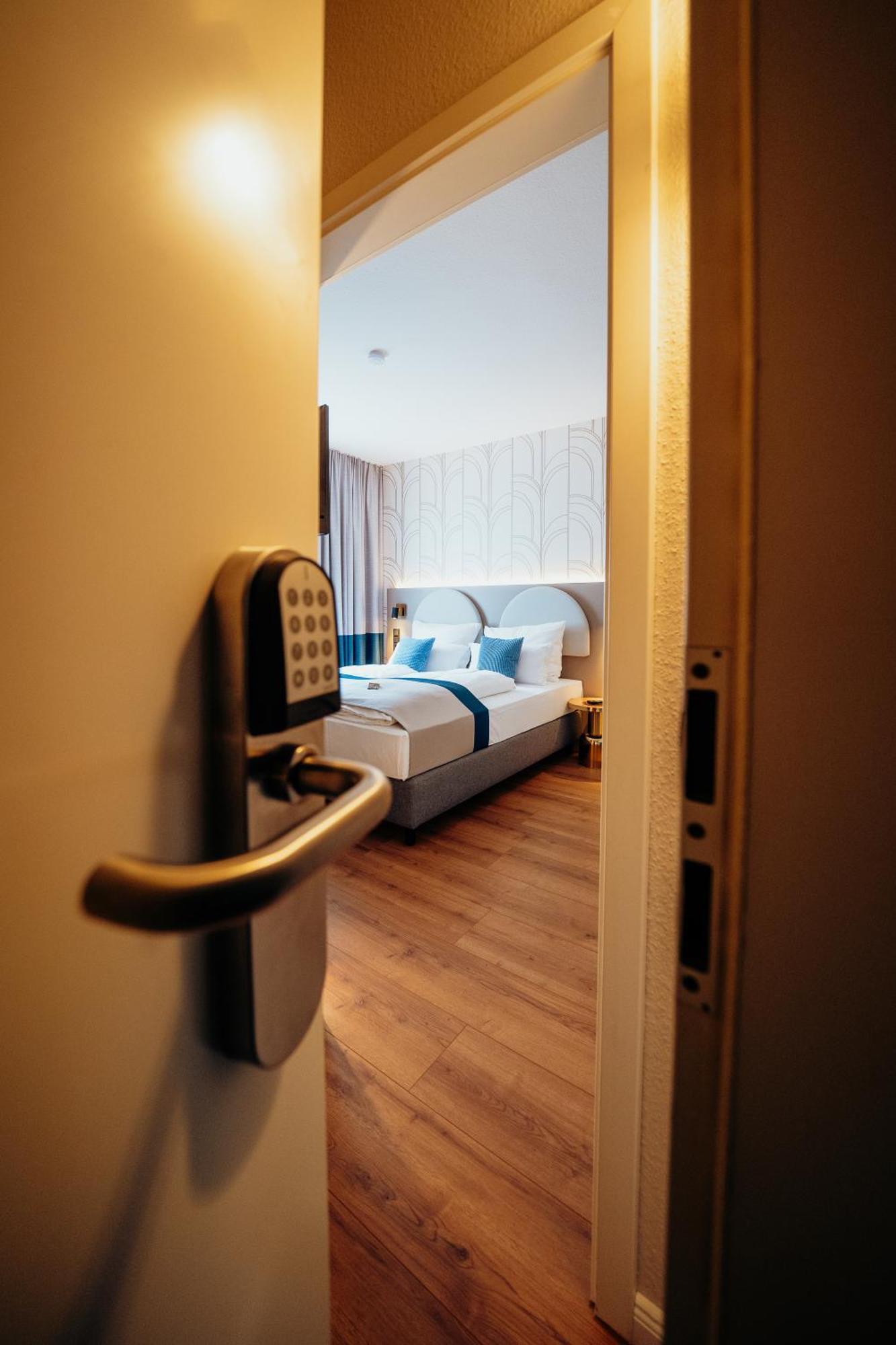Guestified Liyana Hotel Ратинген Экстерьер фото